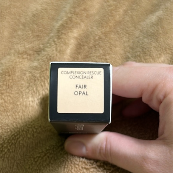 BareMinerals brightening concealer with SPF - Picture 2 of 5